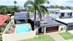 4 Medland Ct, Bundall QLD 4217, Australia