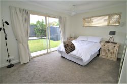 4 Medland Ct, Bundall QLD 4217, Australia