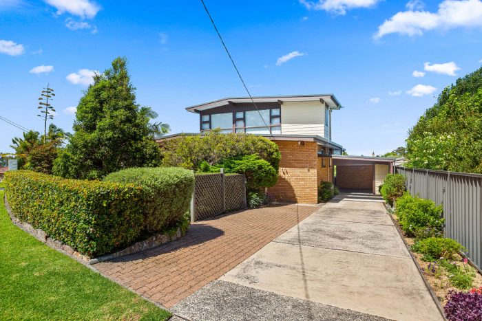 43 Gerard Ave, Farmborough Heights NSW 2526, Australia