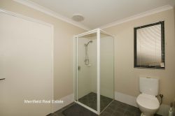 1/20 Grove St W, Little Grove WA 6330, Australia