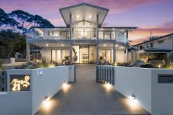 21 Cyrus St, Hyams Beach NSW 2540, Australia