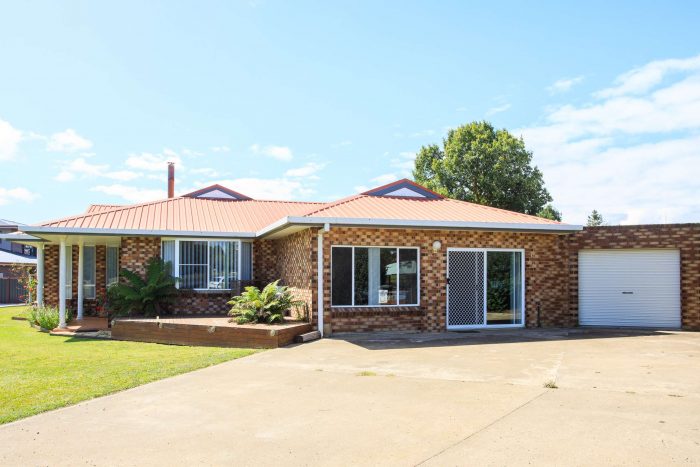 27 Nincoola St, Guyra NSW 2365, Australia