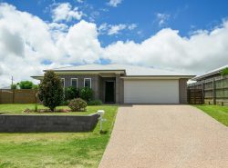 11 Opal St, Glenvale QLD 4350, Australia