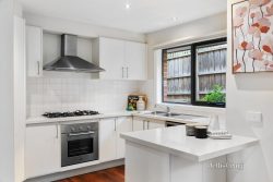 2/10 Roger St, Doncaster East VIC 3109, Australia