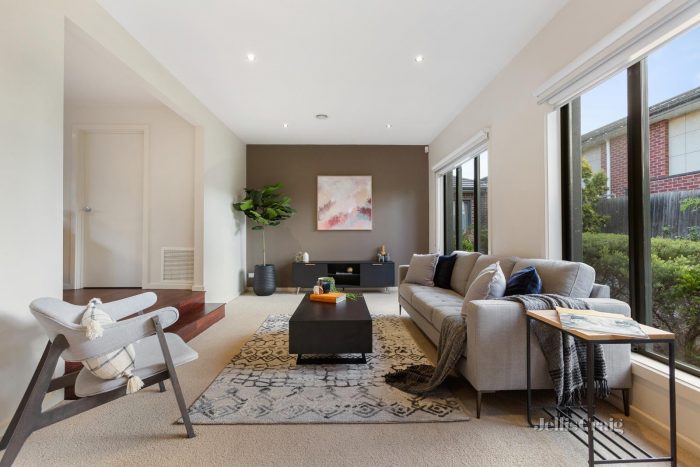 2/10 Roger St, Doncaster East VIC 3109, Australia