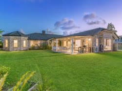 2 Santabelle Cres, Clear Island Waters QLD 4226, Australia