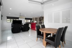 17 Stephanie Ct, Glenella QLD 4740, Australia