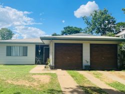 16 Umbrella St, Blackwater QLD 4717, Australia