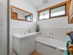 16 Geraldine Dr, Hampton Park VIC 3976, Australia