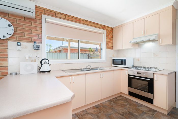 2/4 Amalfi Dr, Lavington NSW 2641, Australia