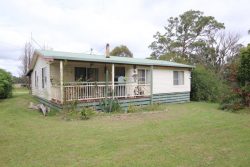 113 Nielsens Rd, Sugarloaf QLD 4380, Australia