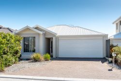 8 Dovestone Rd, Aveley WA 6069, Australia