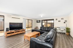 7 Colgoola Brace, Bassendean WA 6054, Australia