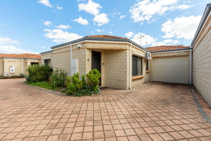 5C Vermont St, Nollamara WA 6061, Australia