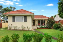 4 Russell St, East Gosford NSW 2250, Australia