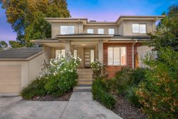 2/14 Russell Cres, Mount Waverley VIC 3149, Australia