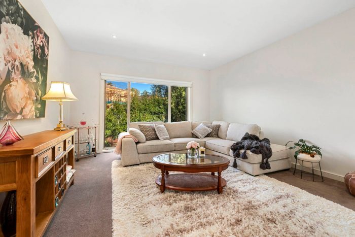 2/14 Russell Cres, Mount Waverley VIC 3149, Australia