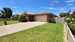 13 Sarah Ct, Howlong NSW 2643, Australia