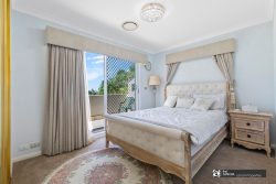 72 Hobart Pl, Illawong NSW 2234, Australia