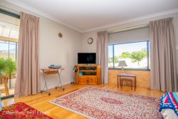 9 Notley St, Yakamia WA 6330, Australia