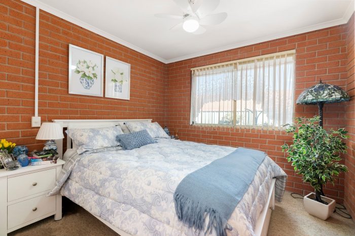 1 4/580 Webb St, Lavington NSW 2641, Australia