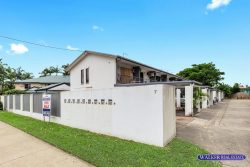 Unit 4/7 Rigg St, Woree QLD 4868, Australia