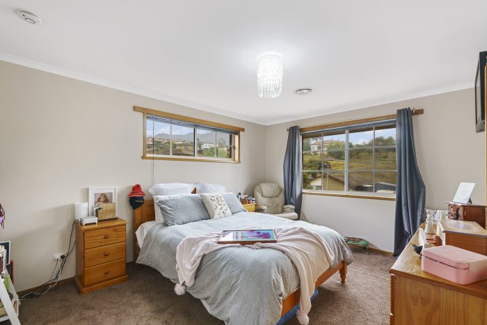 13 Kilander Cres, Berriedale TAS 7011, Australia