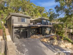 9 Plantation Pl, Avoca Beach NSW 2251, Australia