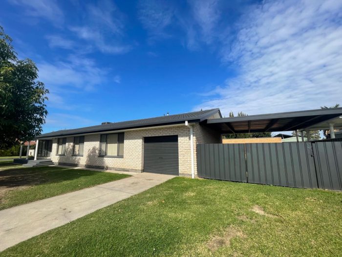 383 Douglas Rd, Lavington NSW 2641, Australia