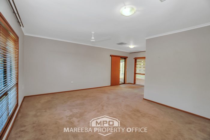 16 Dangaard St, Mareeba QLD 4880, Australia