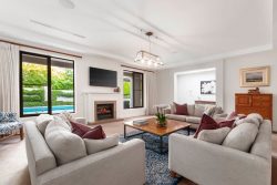 3 Nareeb Ct, Toorak VIC 3142, Australia