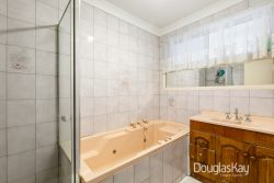 8 Newbury St, Deer Park VIC 3023, Australia