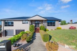 17 Rowena Ct, Devonport TAS 7310, Australia