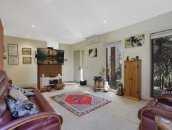 16 Sedgewick St, Hamilton VIC 3300, Australia