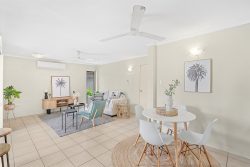 2/110 Windarra St, Woree QLD 4868, Australia