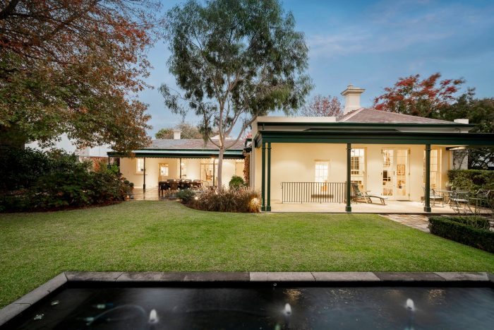 19 Woodside Cres, Toorak VIC 3142, Australia