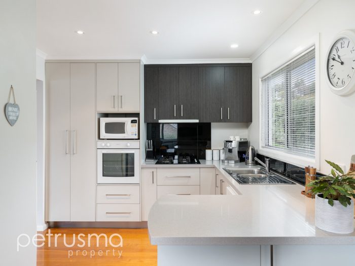 17 Ashbolt Cres, Lutana TAS 7009, Australia