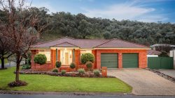 63 Bartholomew St, Glenroy NSW 2640, Australia