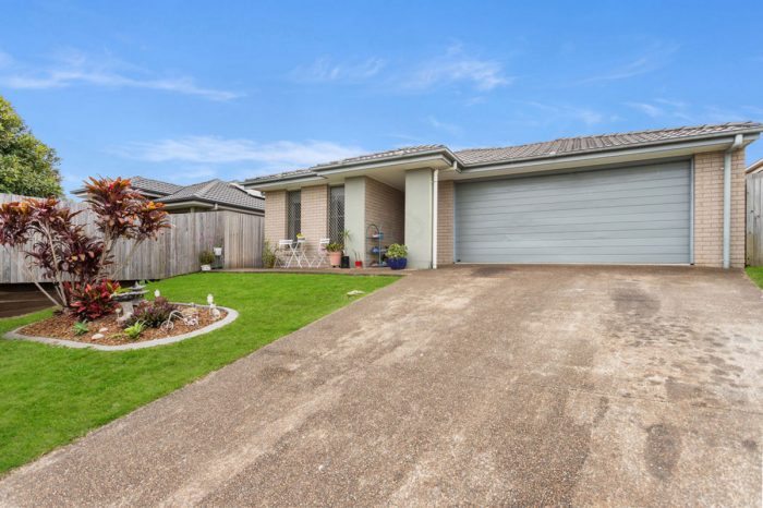 32 Huntley Cres, Redbank Plains QLD 4301, Australia