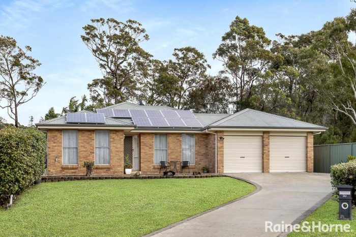 30 Lydon Cres, West Nowra NSW 2541, Australia