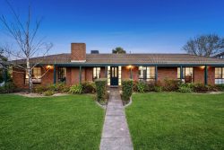 13 Cordover Ct, Alfredton VIC 3350, Australia