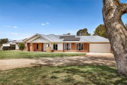 2 Drovers Ct, Mansfield VIC 3722, Australia