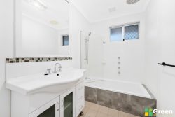 22 Scrivener Pl, Halls Head WA 6210, Australia