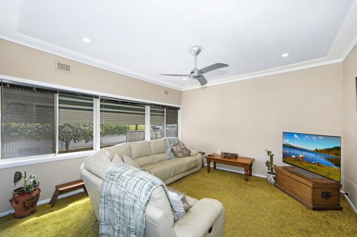 1 Pollock Ave, Wyong NSW 2259, Australia