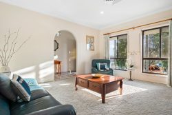 11 Barrenjoey Cl, Woodbine NSW 2560, Australia