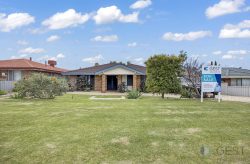 33 Dartford Cres, Marangaroo WA 6064, Australia