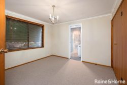 25 Fraser St, Mount Austin NSW 2650, Australia