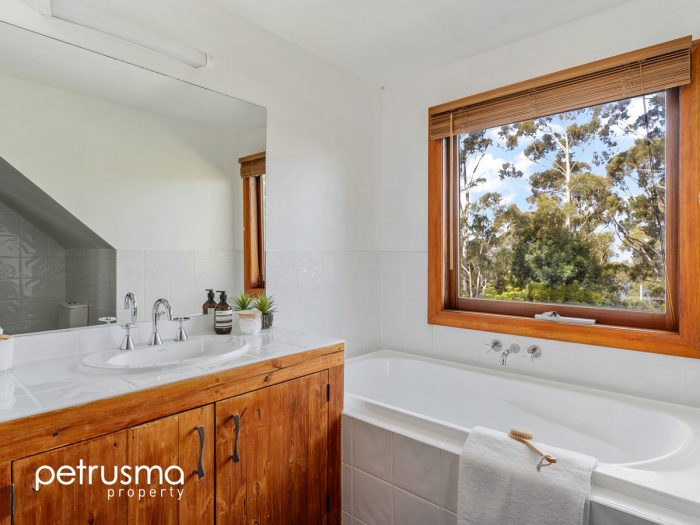 29 Harpers Rd, Bonnet Hill TAS 7053, Australia