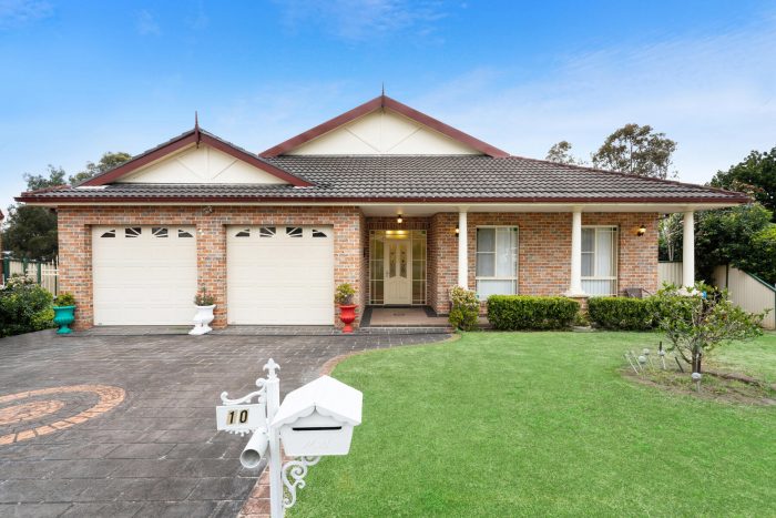 10 Kneale Cl, Edensor Park NSW 2176, Australia