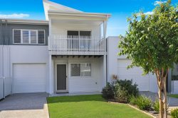 230 Paradise Cct, Maroochydore QLD 4558, Australia